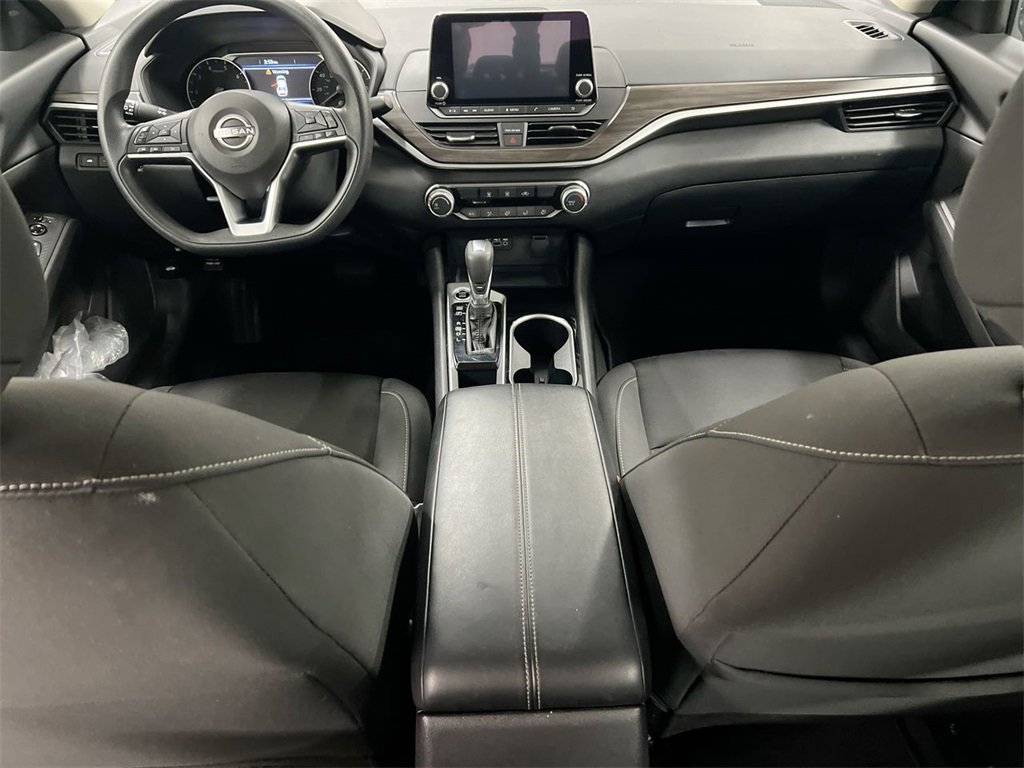 Used 2024 Nissan Altima 2.5 SV image 10