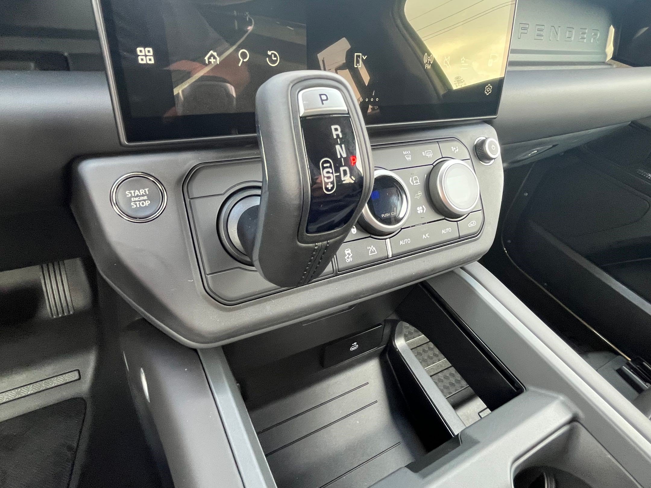 Used 2026 Land Rover Defender 110 X-Dynamic SE AWD/4WD image 18