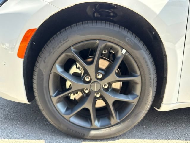 New 2027 Chrysler Pacifica Limited w/ Family Tech Group FWD image 20