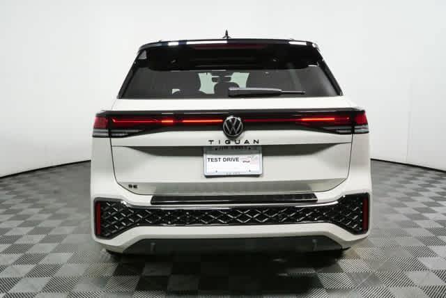 New 2026 Volkswagen Tiguan SE R-Line FWD image 27