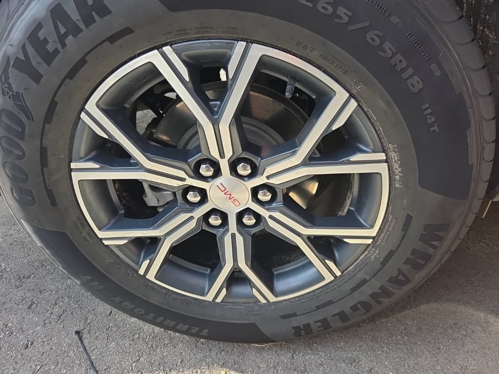 Used 2025 GMC Acadia AT4 AWD/4WD image 5