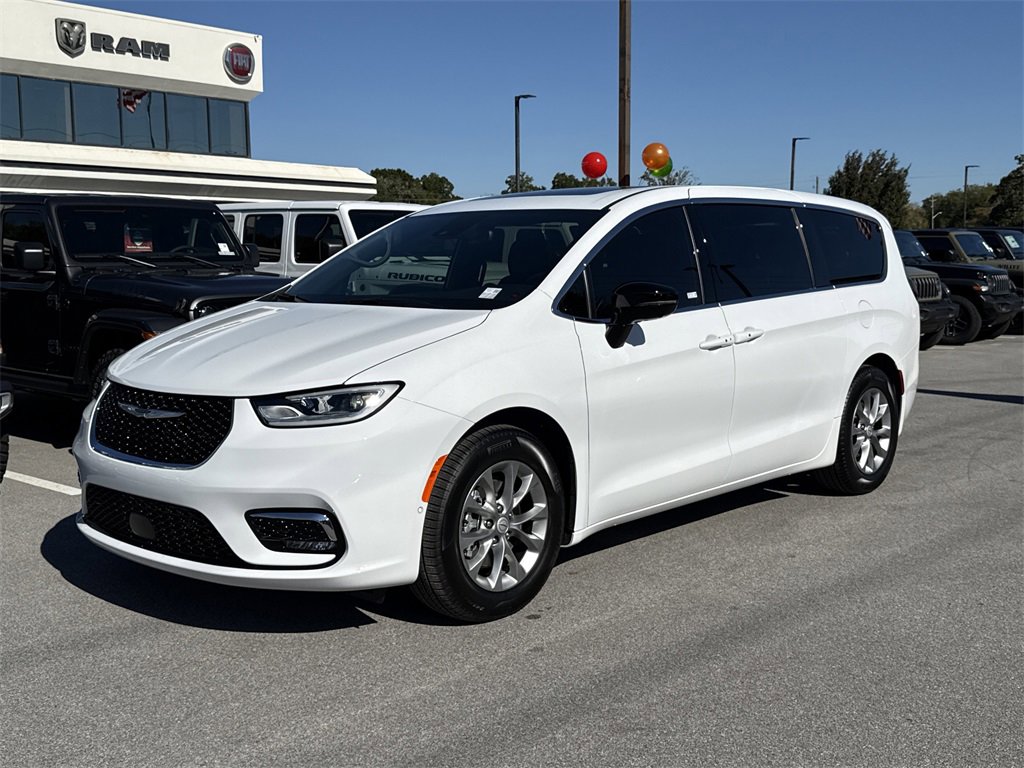 New 2026 Chrysler Pacifica Limited image 9