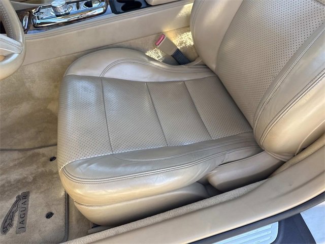 Used 2010 Jaguar XK Convertible image 16