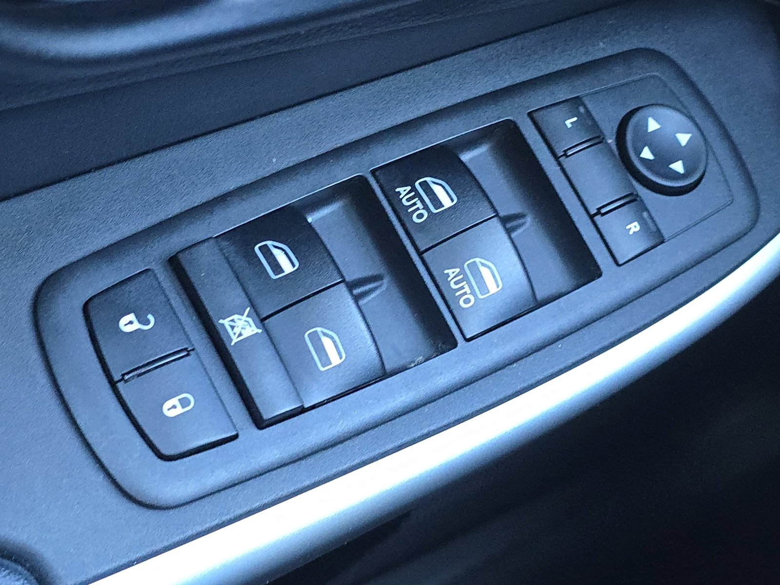 Used 2018 Jeep Cherokee Latitude Plus w/ Trailer Tow Group image 15