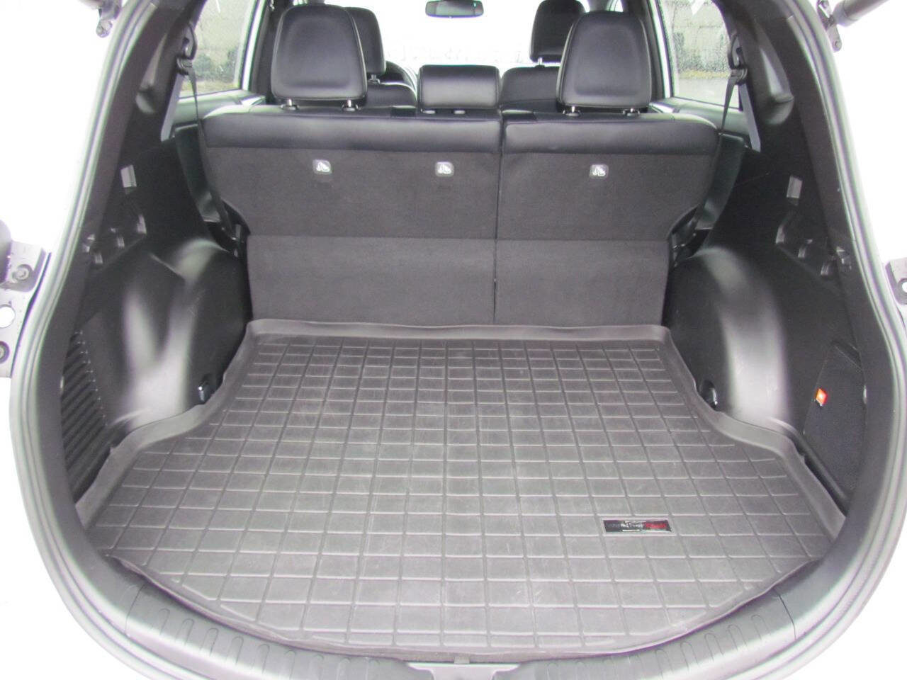 Used 2016 Toyota RAV4 SE image 14