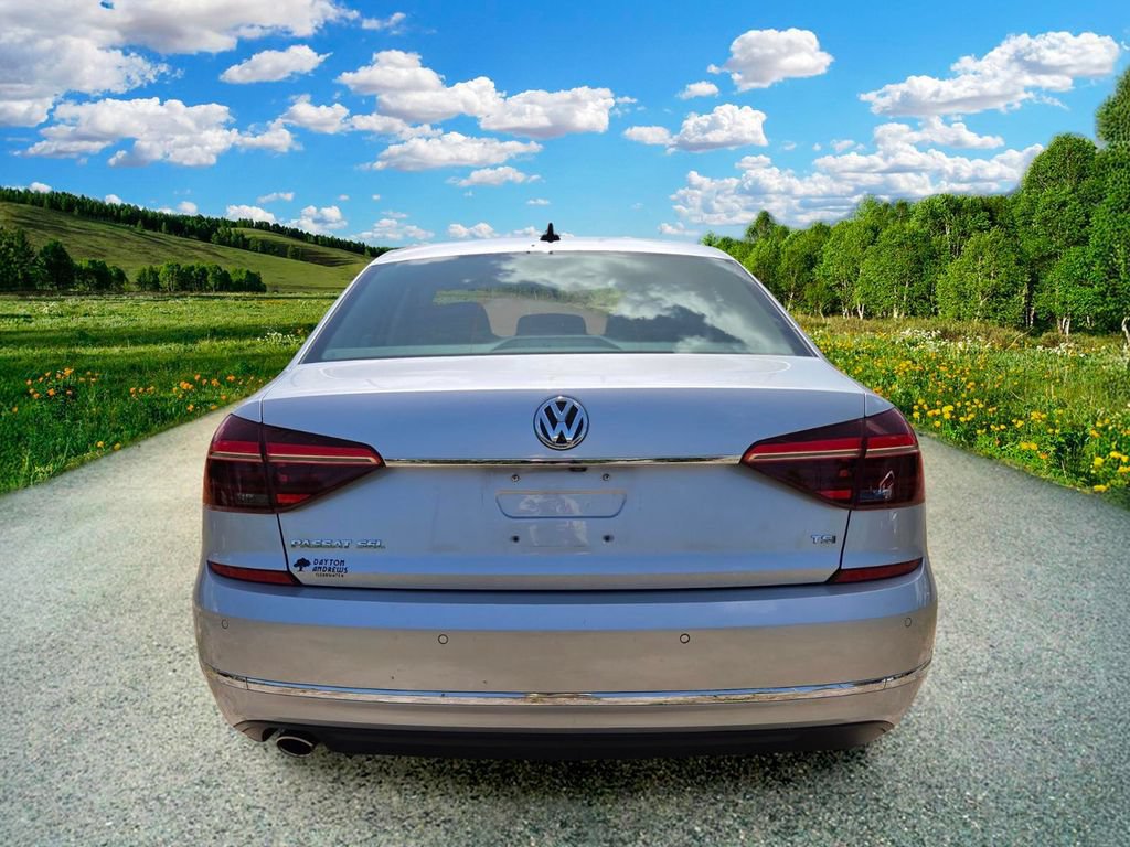 Used 2018 Volkswagen Passat 2.0T SEL Premium FWD image 5