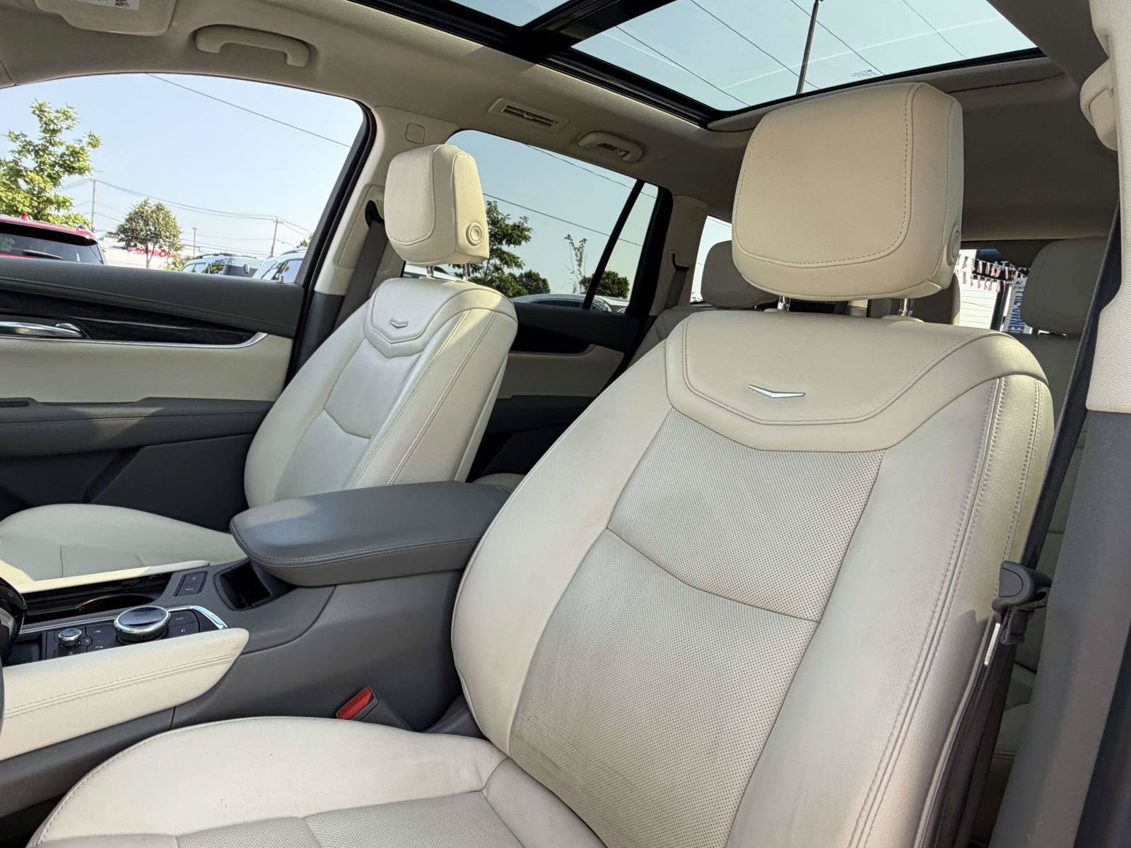 Certified 2022 Cadillac XT6 Premium Luxury w/ Technology Package AWD/4WD image 12