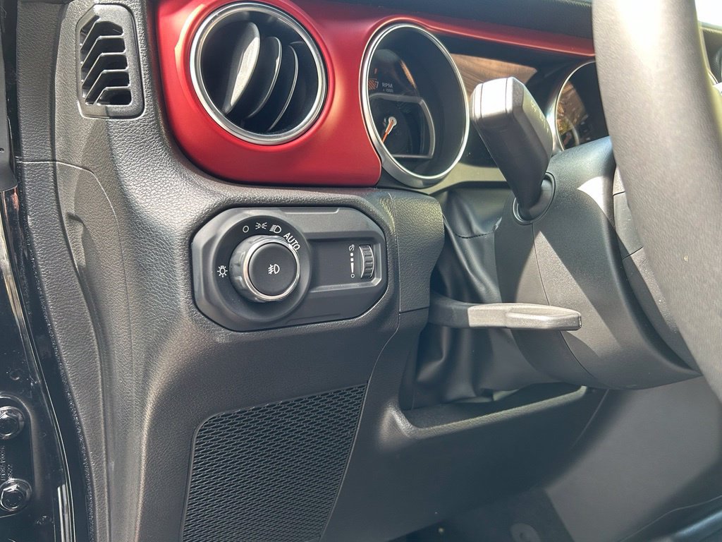 Used 2023 Jeep Wrangler Rubicon AWD/4WD image 17