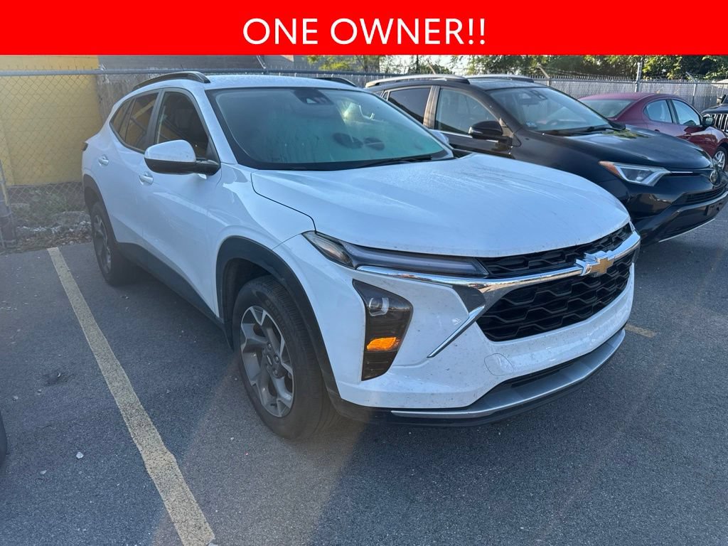 Used 2024 Chevrolet Trax LT w/ Driver Confidence Package FWD image 3