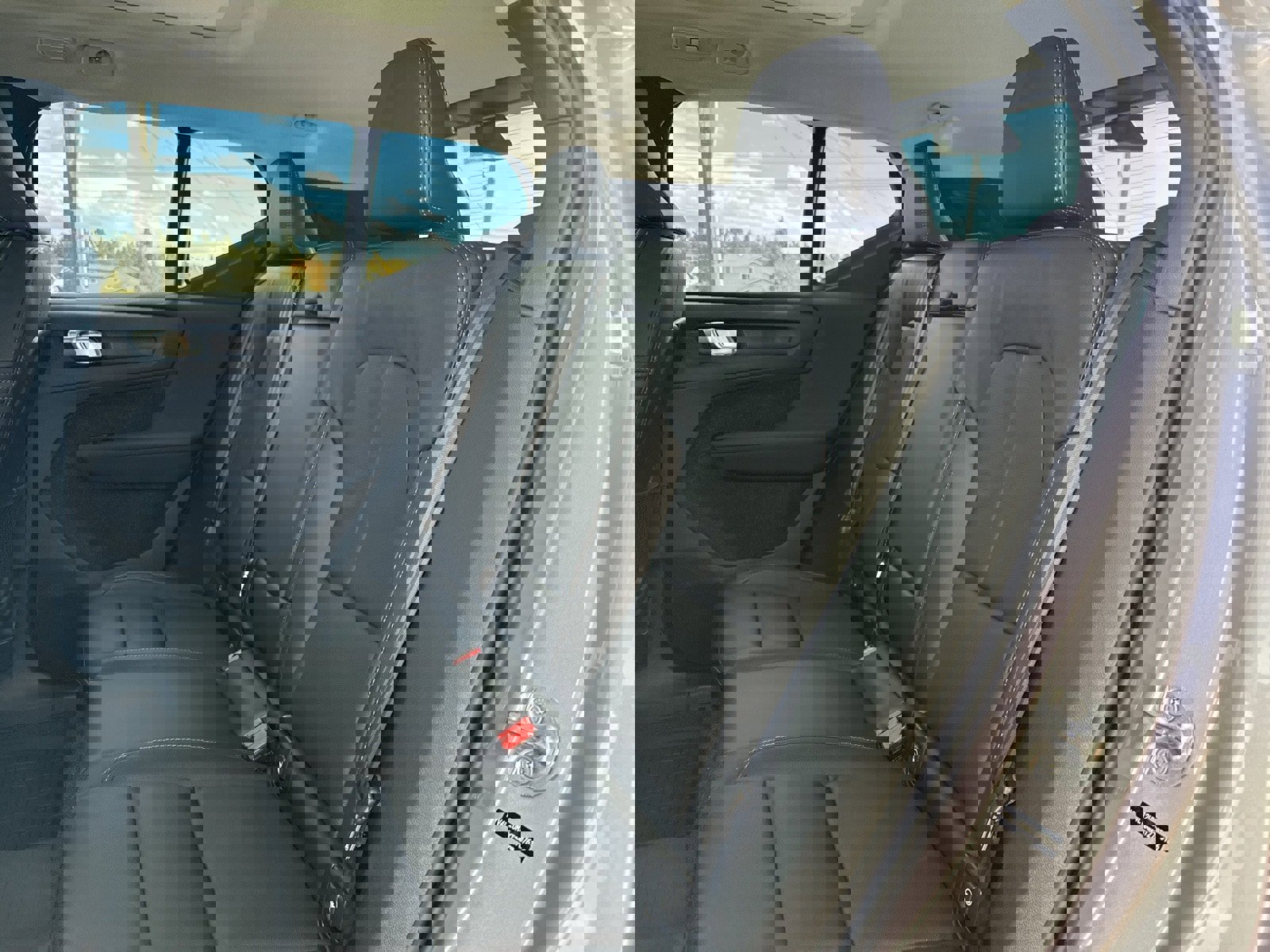 New 2026 Volvo XC40 B5 Ultra w/ Protection Package Premier image 11