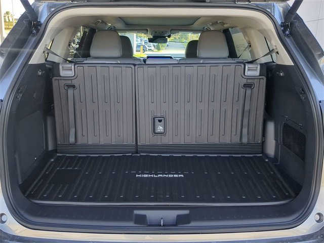New 2026 Toyota Highlander Platinum image 13