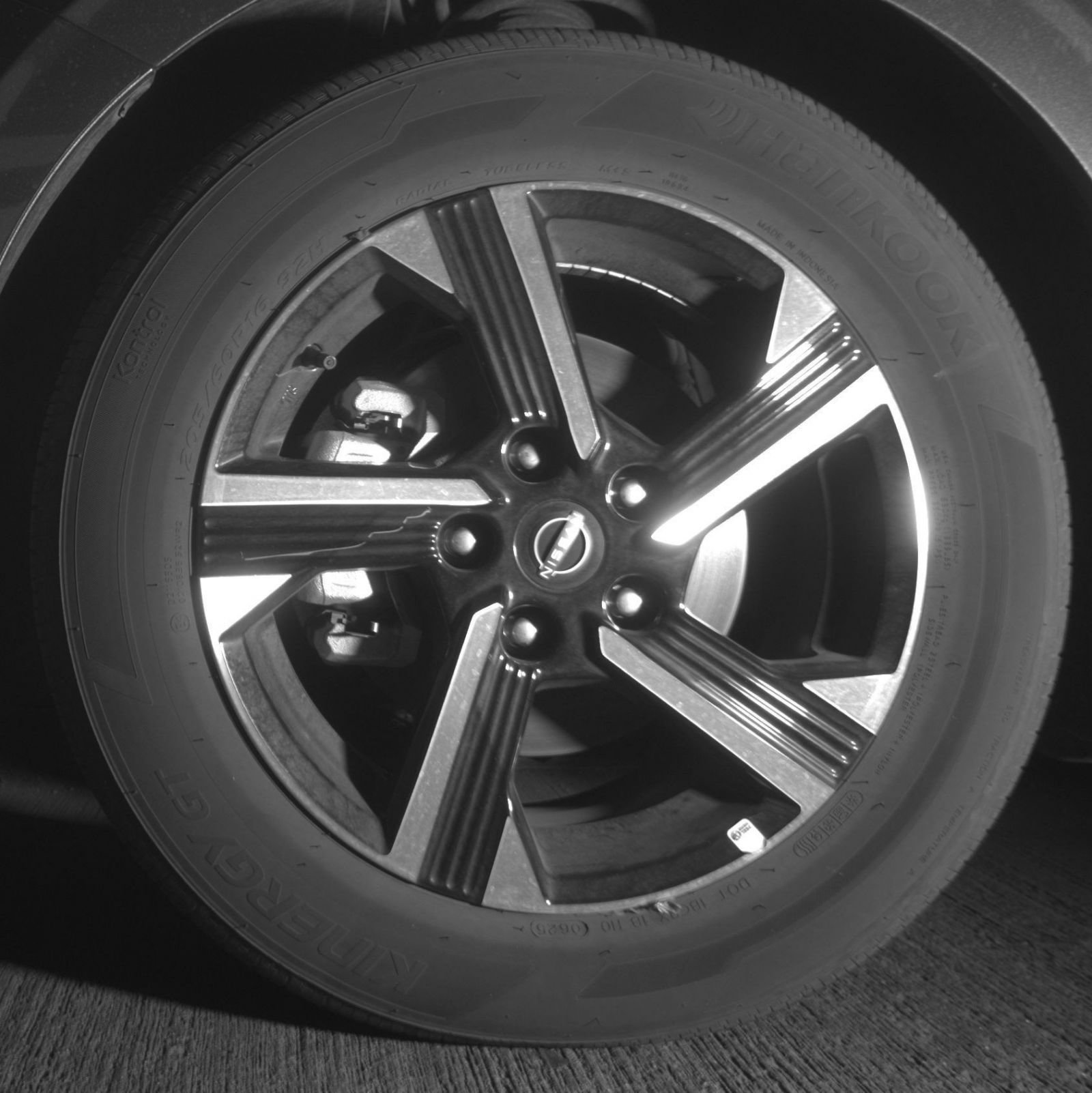 Used 2025 Nissan Sentra SV FWD image 12