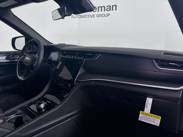 New 2025 Jeep Grand Cherokee Altitude image 27