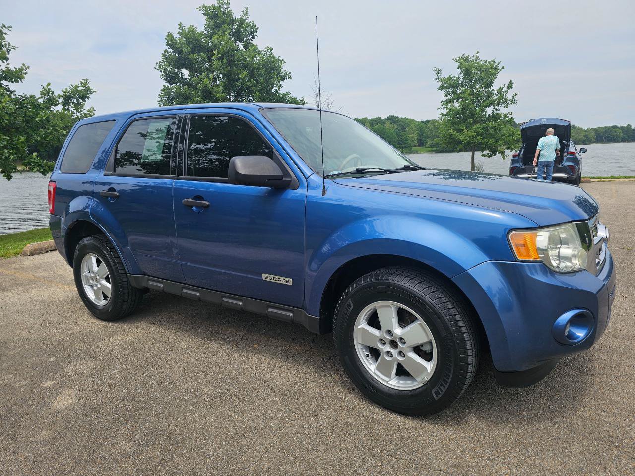 Used 2010 Ford Escape XLS FWD image 2