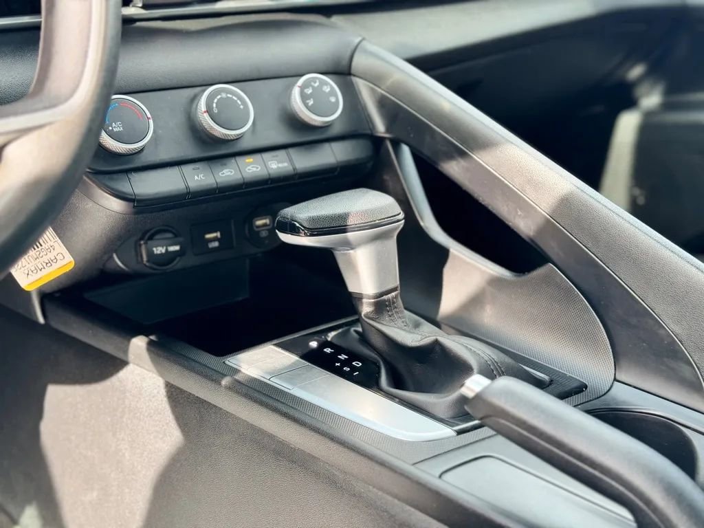 Used 2021 Hyundai Elantra SE image 21