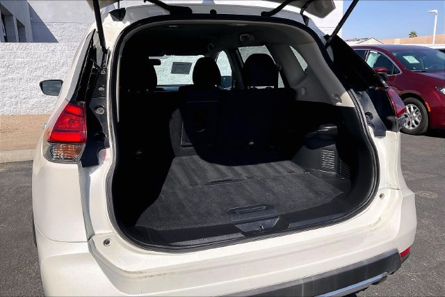 Used 2017 Nissan Rogue SV AWD/4WD image 34