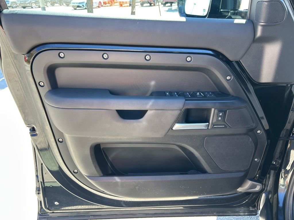 Used 2025 Land Rover Defender 110 S image 17