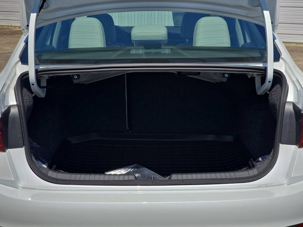 New 2026 Volkswagen Jetta SE FWD image 11