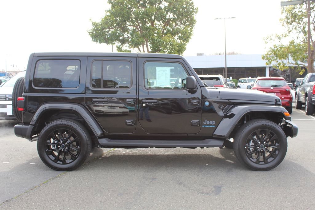 Used 2025 Jeep Wrangler Unlimited Sahara image 6