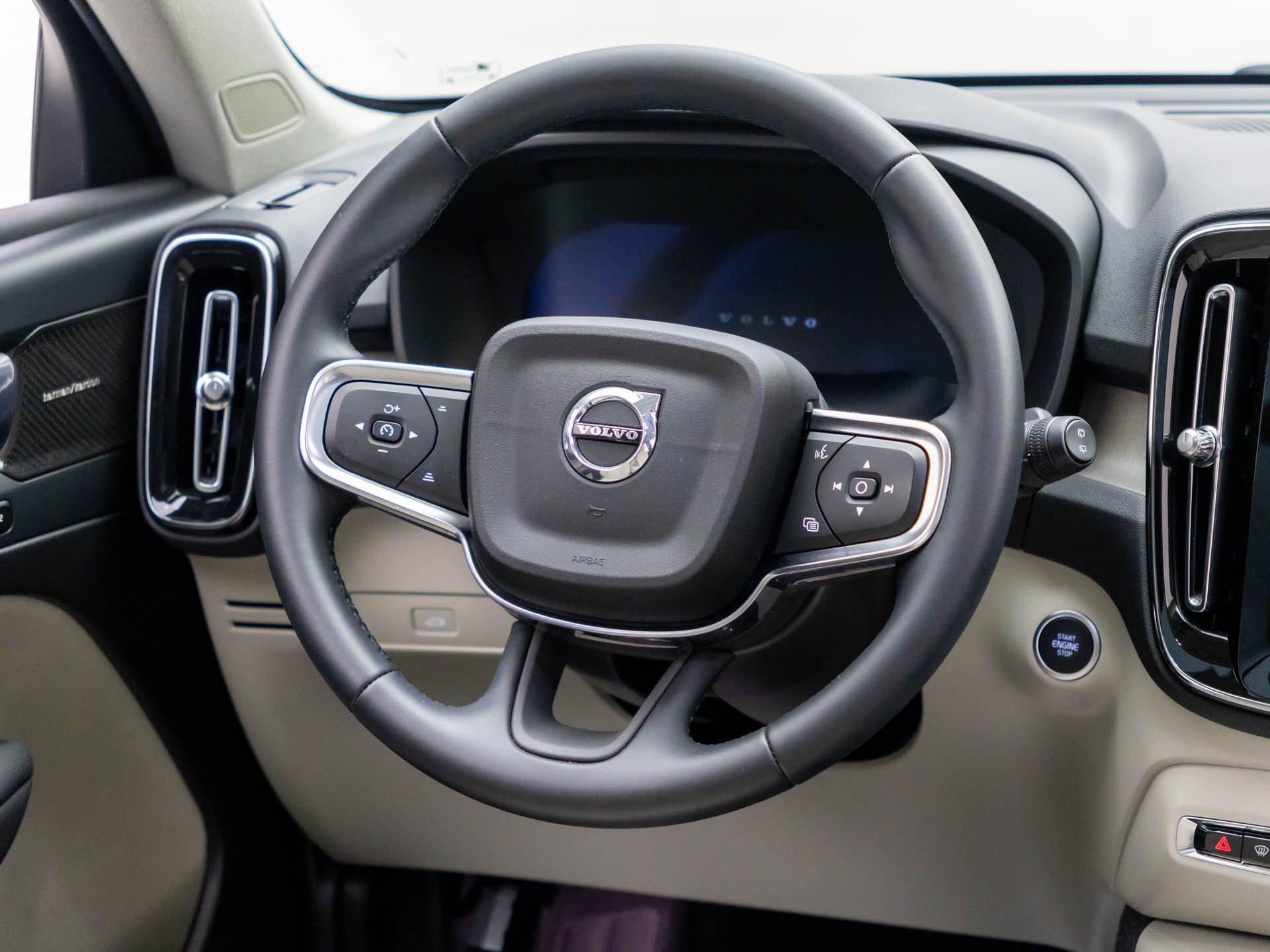 Used 2023 Volvo XC40 B5 Ultimate w/ Protection Package Premier AWD/4WD image 12