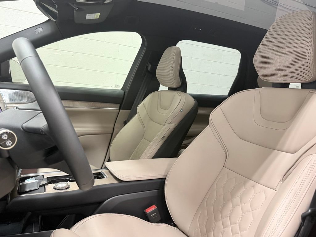 Used 2025 Volvo EX90 Ultra AWD/4WD image 30