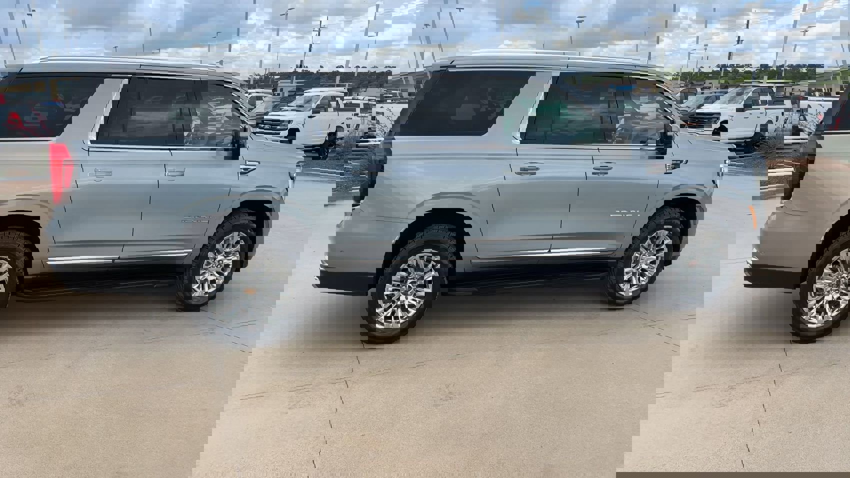 Certified 2025 GMC Yukon XL Denali AWD/4WD image 8