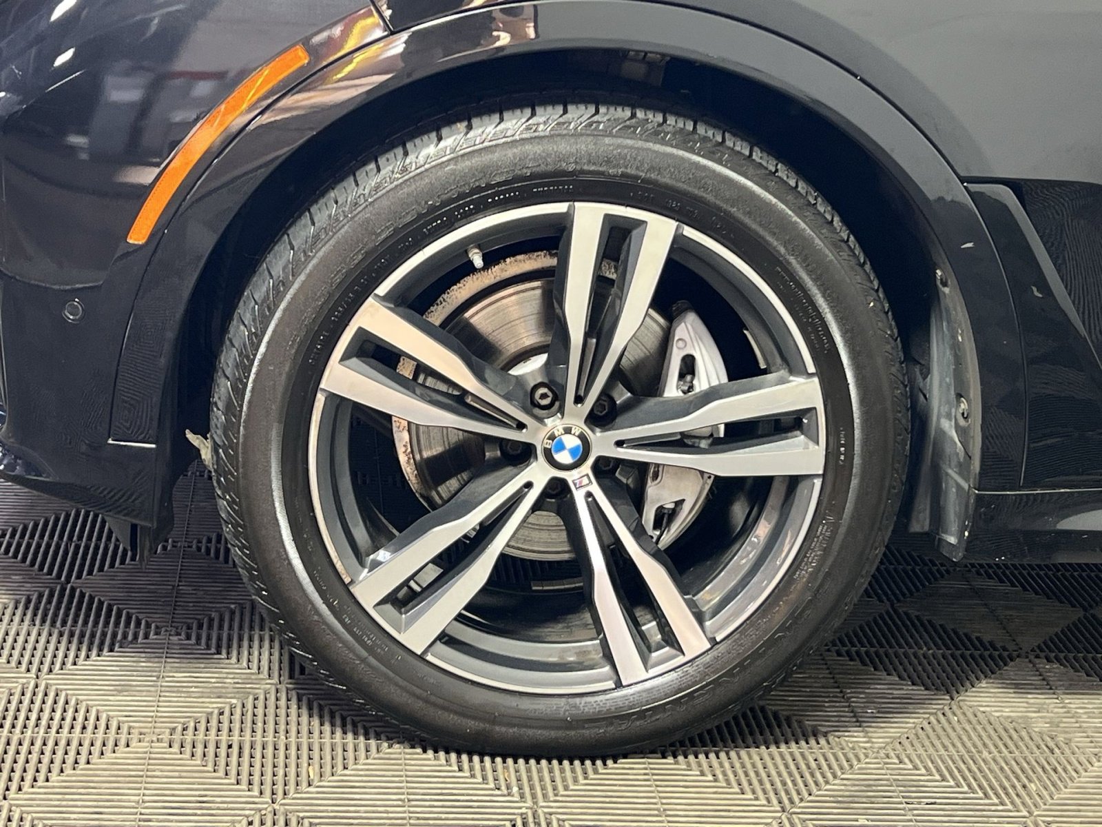 Used 2022 BMW X7 xDrive40i w/ M Sport Package image 12