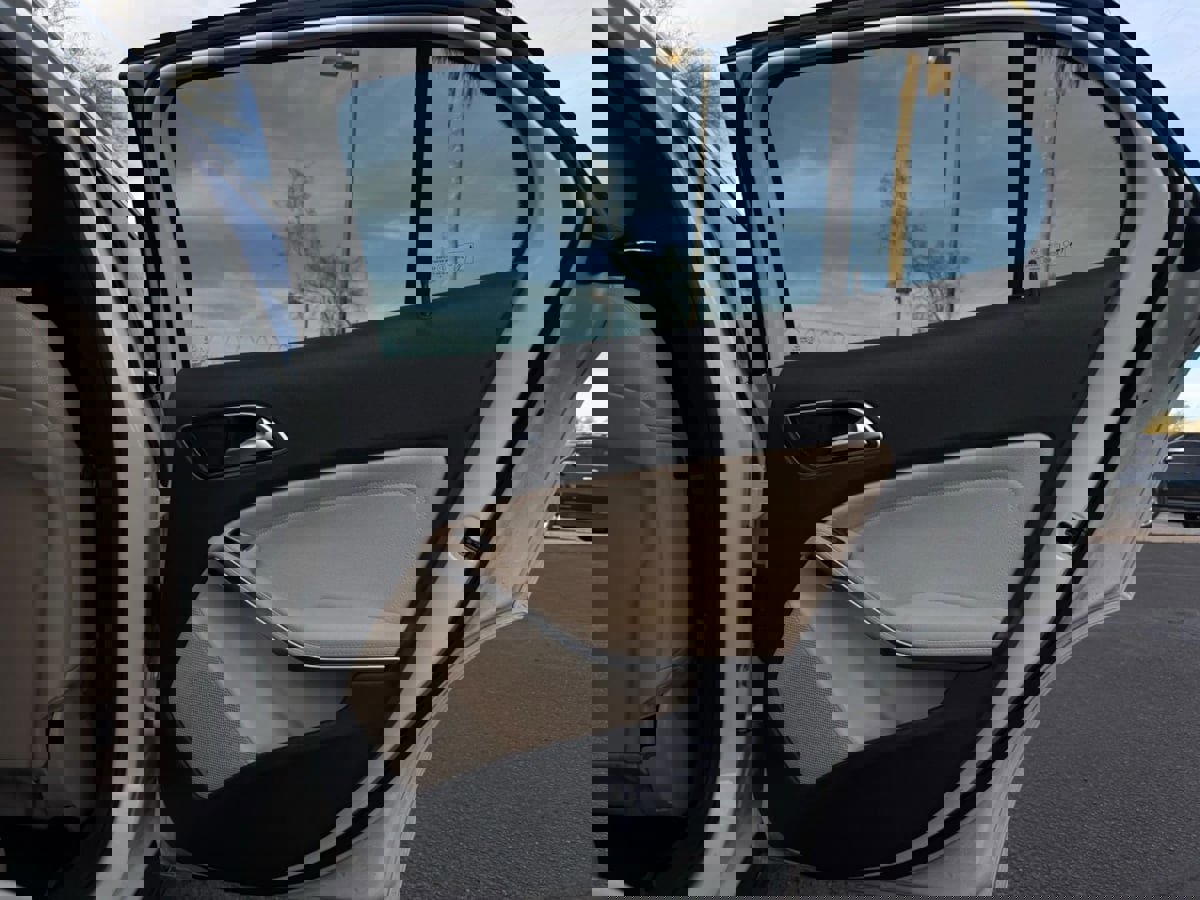 Used 2015 Mercedes-Benz GLA 250 4MATIC image 34