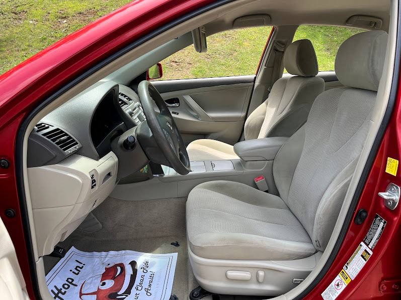 Used 2011 Toyota Camry LE FWD image 8