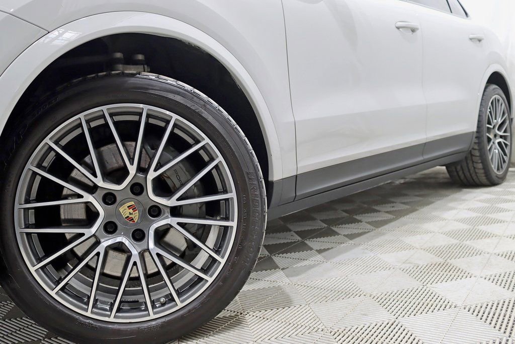 Used 2021 Porsche Cayenne S image 4