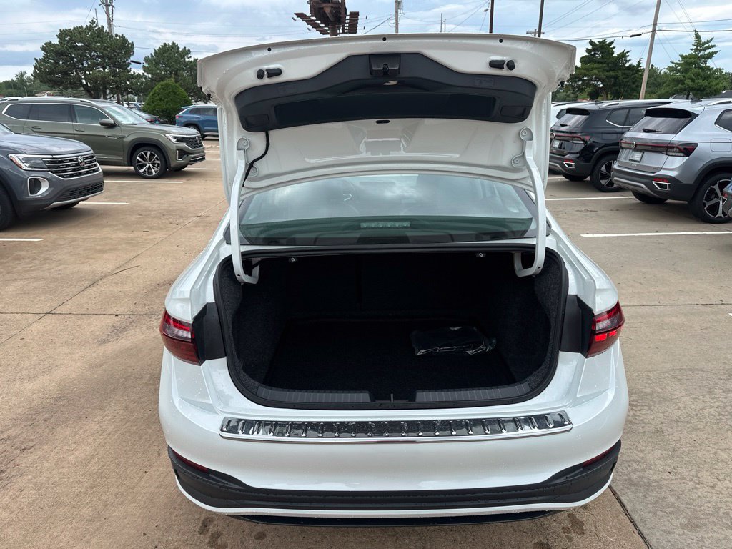New 2026 Volkswagen Jetta SE FWD image 22