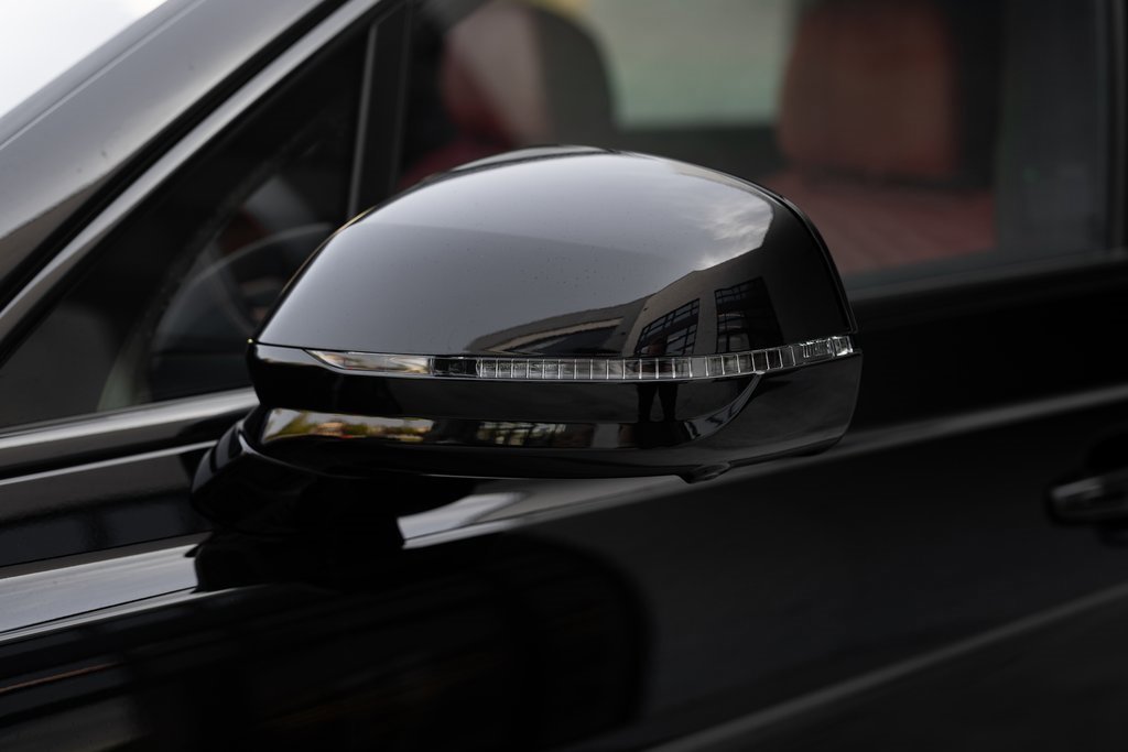 New 2025 Bentley Bentayga Extended Wheelbase image 8