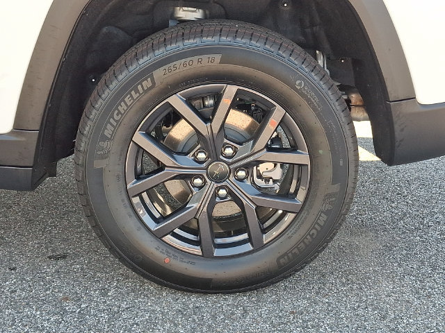New 2027 Jeep Grand Cherokee Altitude AWD/4WD image 5