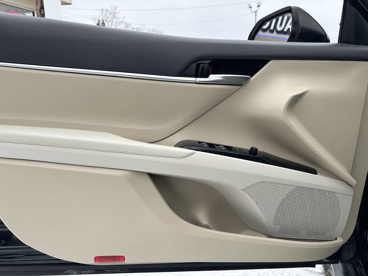 Used 2020 Toyota Camry LE image 30