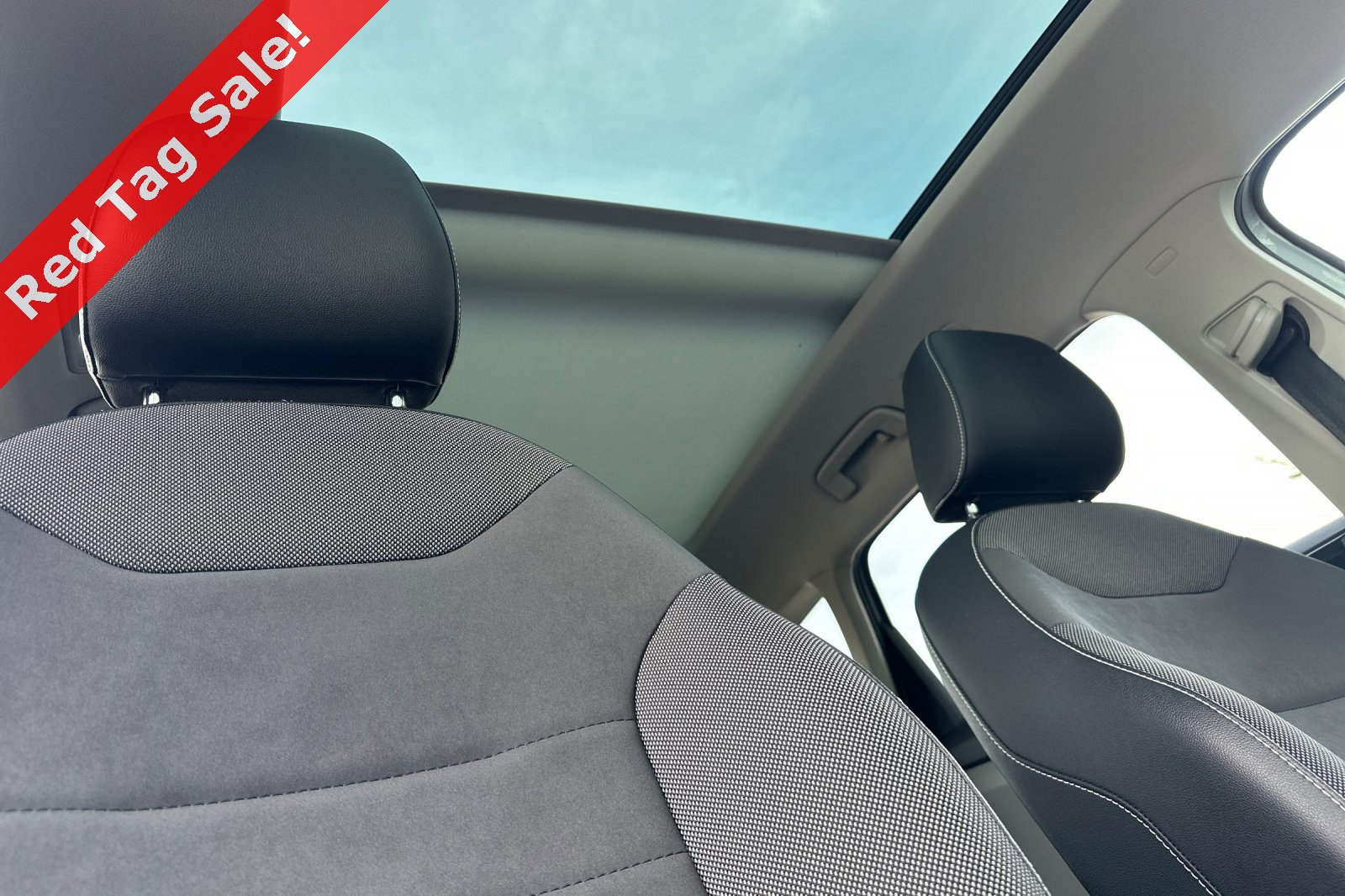 Certified 2022 Volkswagen Taos SE w/ Panoramic Sunroof Package image 18