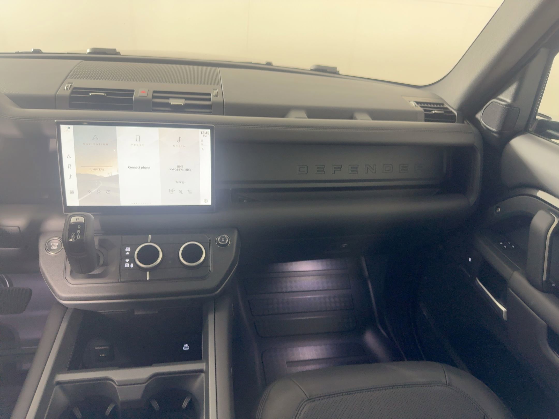 New 2025 Land Rover Defender 130 S image 25