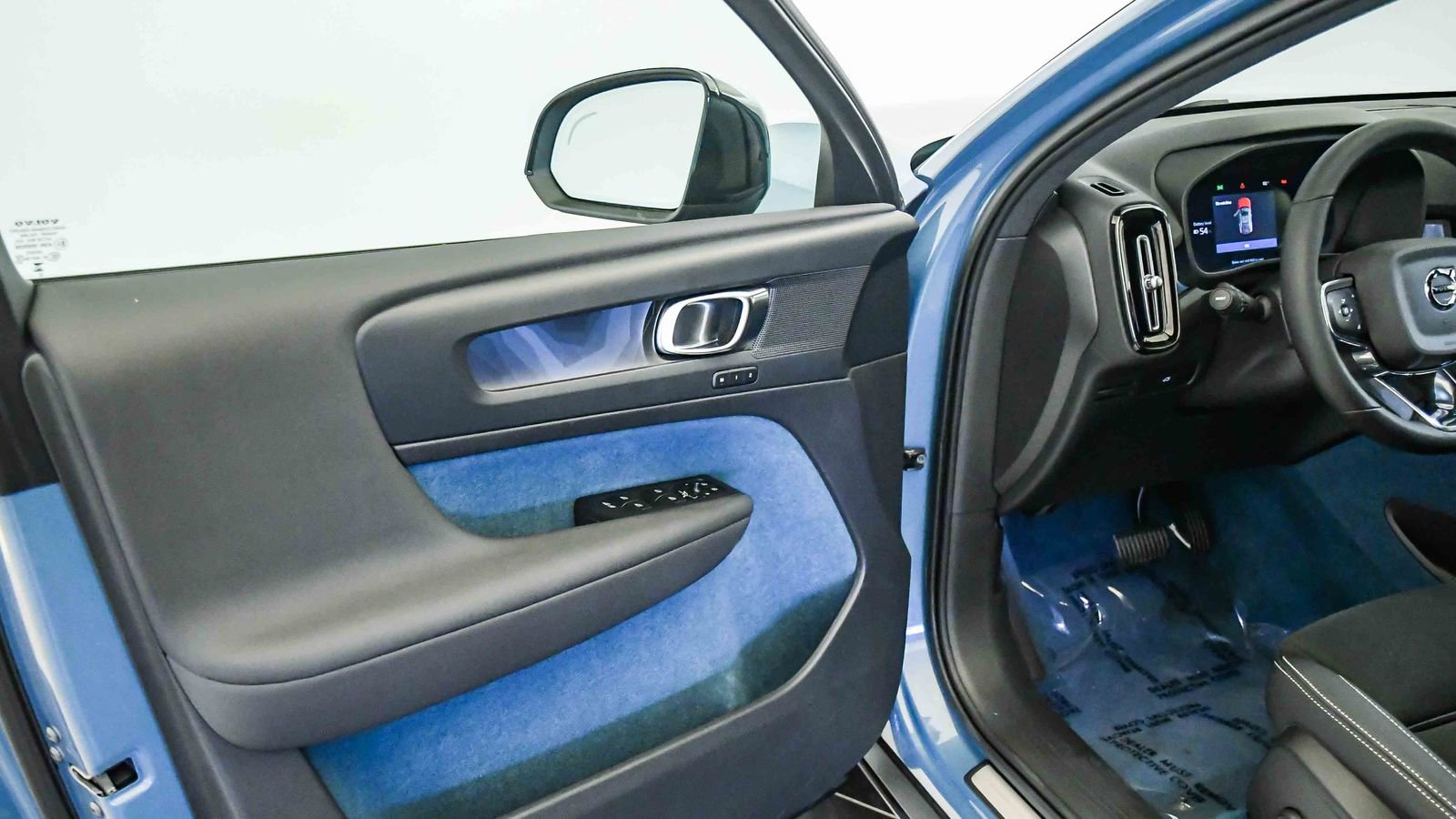 Certified 2023 Volvo C40 P8 Recharge Plus w/ Climate Package AWD/4WD image 27