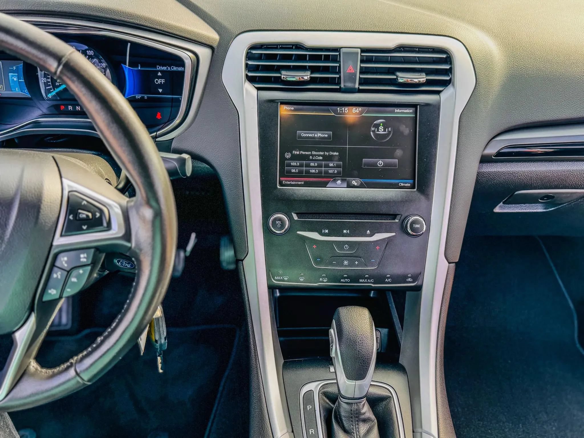 Used 2014 Ford Fusion SE FWD image 25