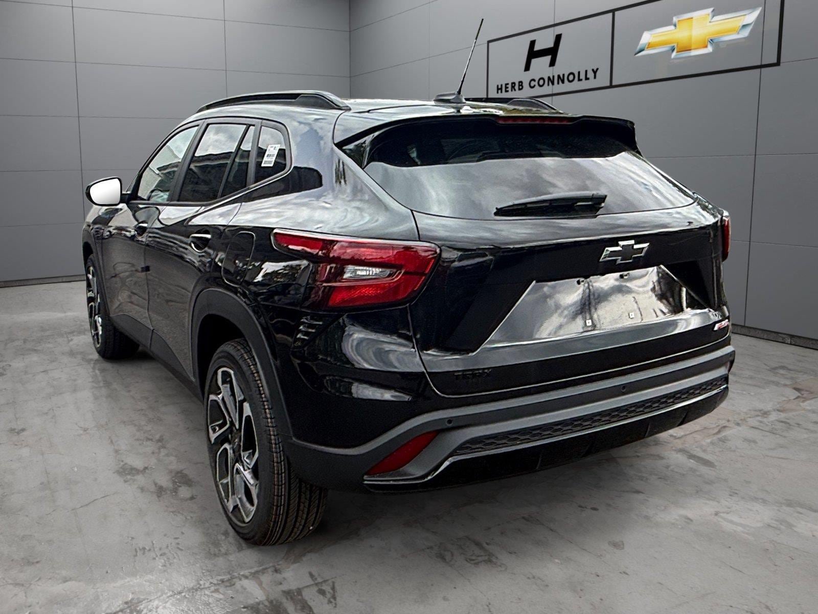 New 2026 Chevrolet Trax RS w/ Sunroof Package FWD image 3
