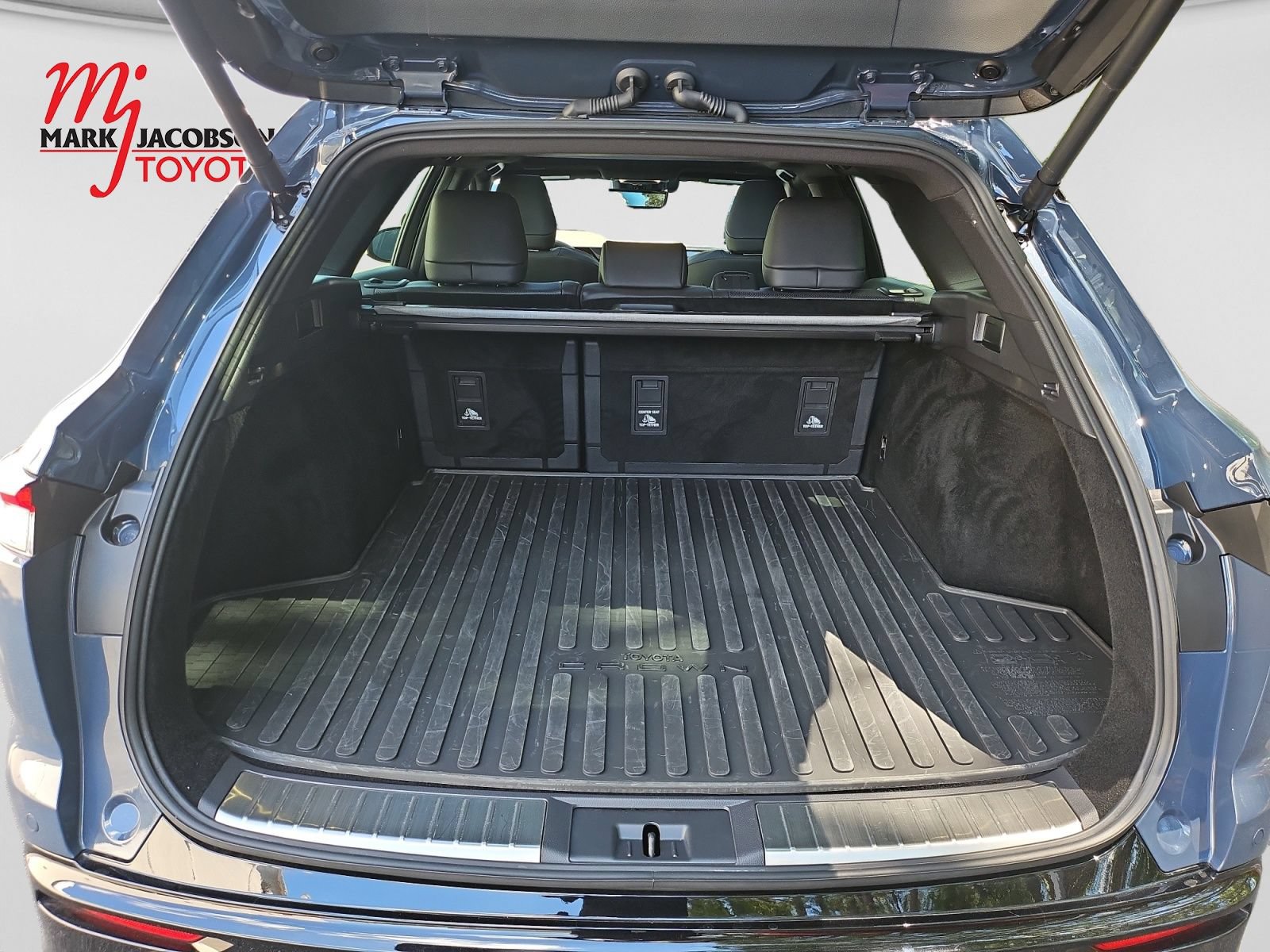 Used 2025 Toyota Crown Signia w/ Advanced Technology Package AWD/4WD image 19