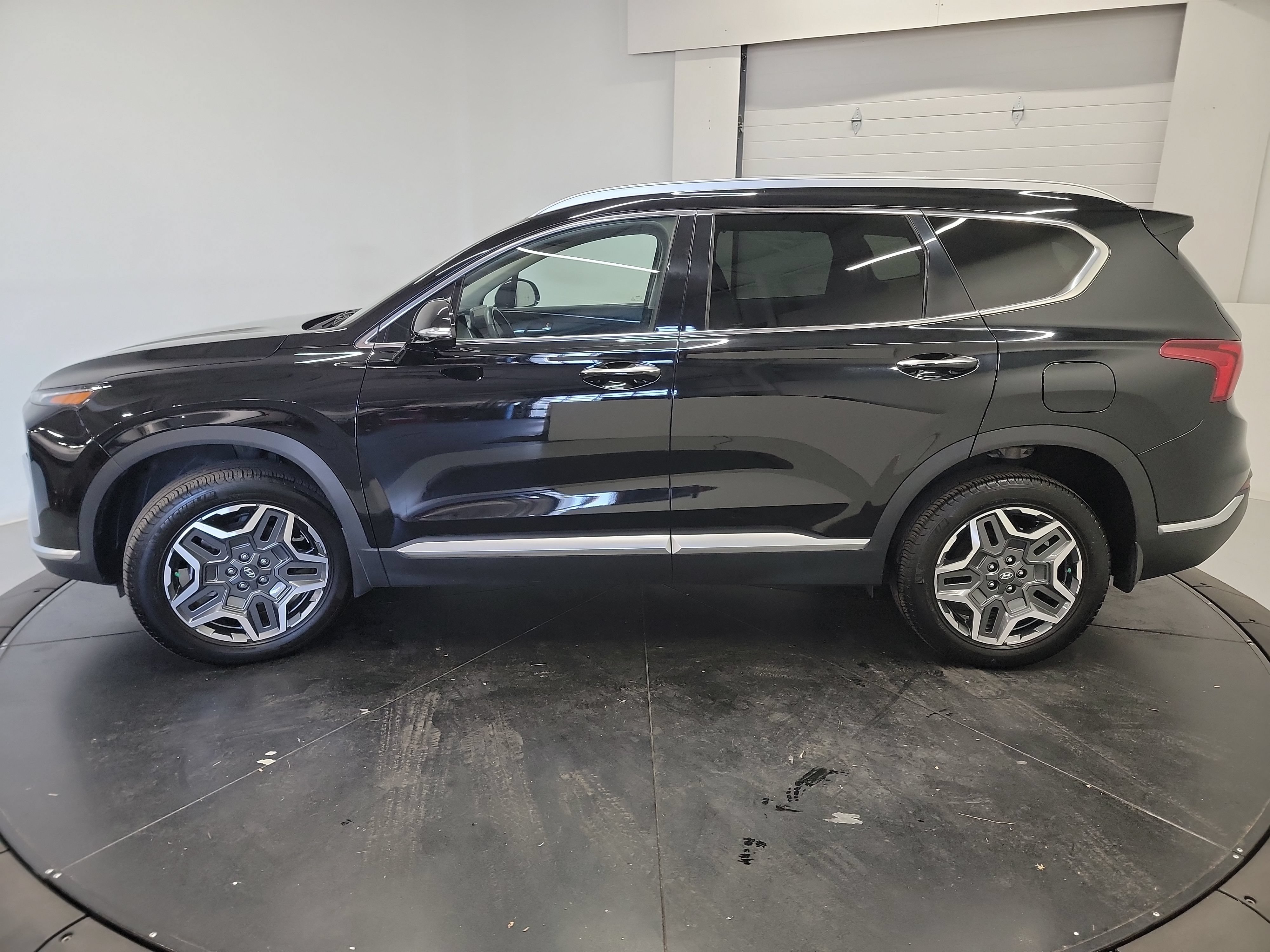 Used 2022 Hyundai Santa Fe SEL Premium w/ Cargo Package AWD/4WD image 4