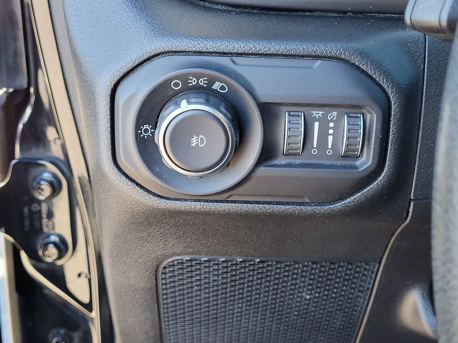 Used 2019 Jeep Wrangler Sport image 16