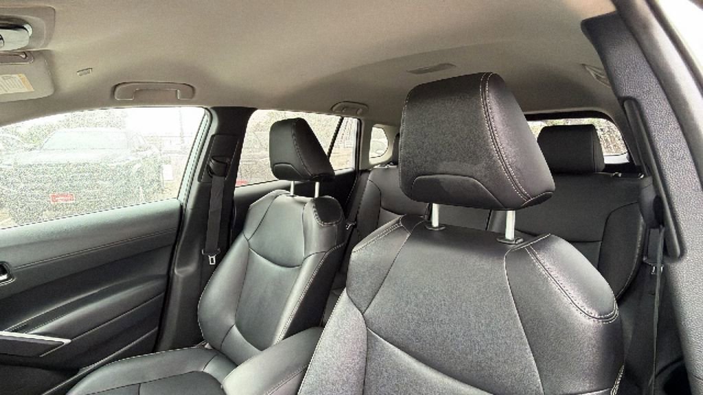 Used 2025 Toyota Corolla Cross XLE FWD image 21