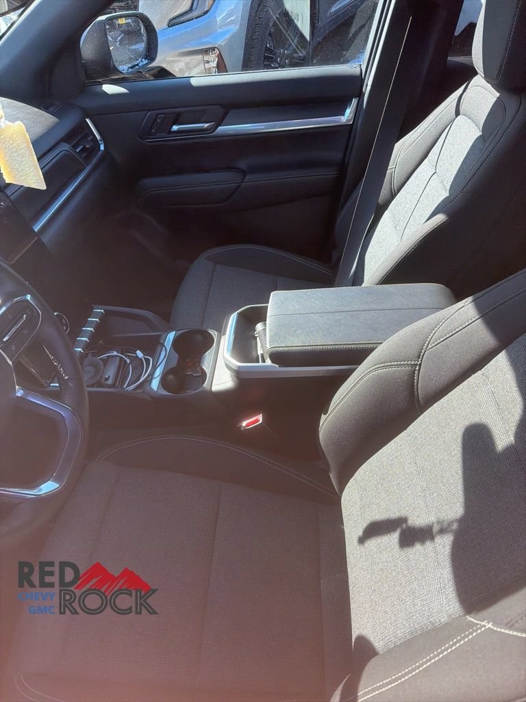 Used 2025 GMC Terrain Elevation AWD/4WD image 2