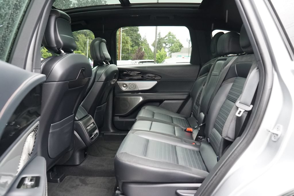 Certified 2025 Lincoln Nautilus Reserve AWD/4WD image 11