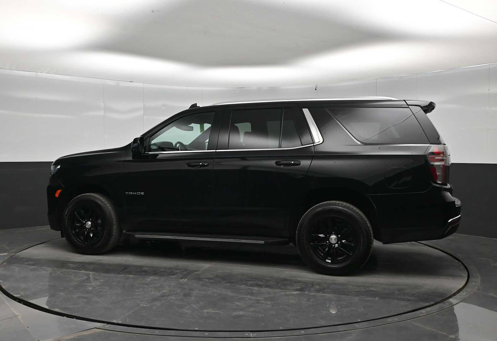 Used 2023 Chevrolet Tahoe LT w/ Luxury Package AWD/4WD image 5