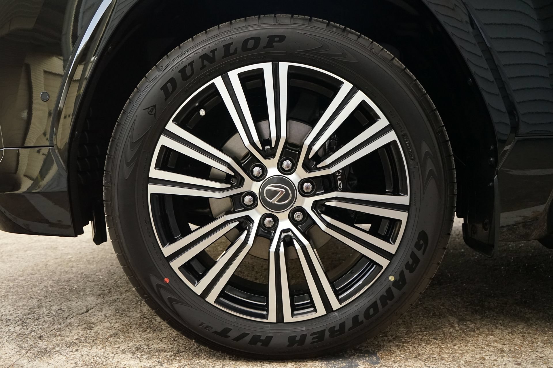 Used 2026 Lexus LX 700h Luxury AWD/4WD image 39