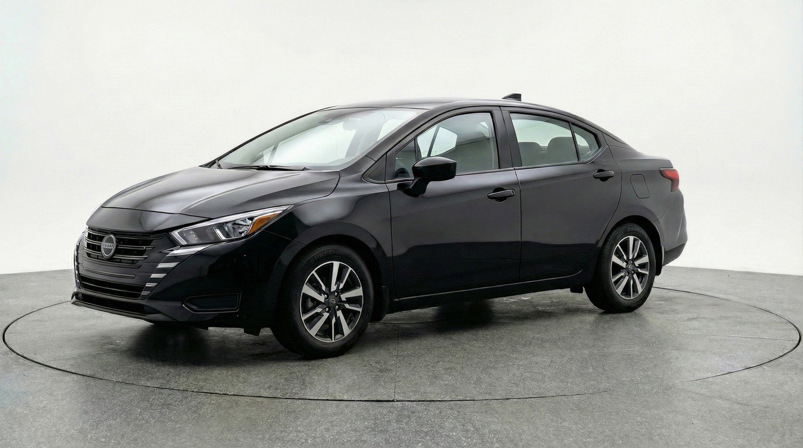 Used 2025 Nissan Versa SV image 3