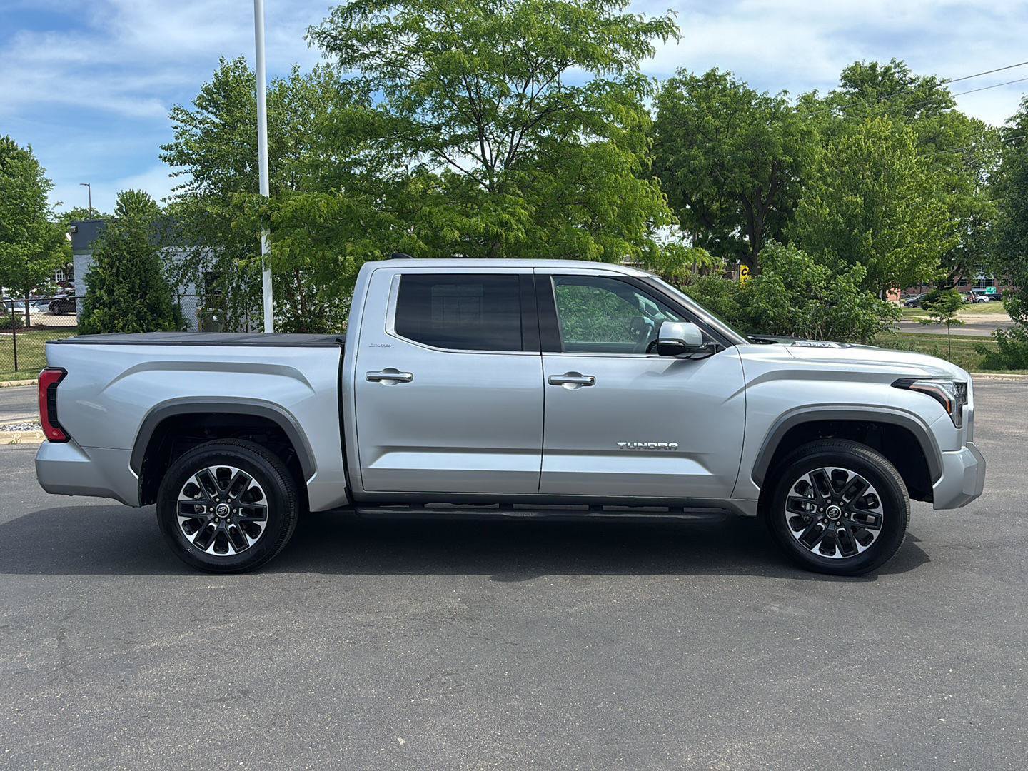 Used 2022 Toyota Tundra Limited AWD/4WD image 9
