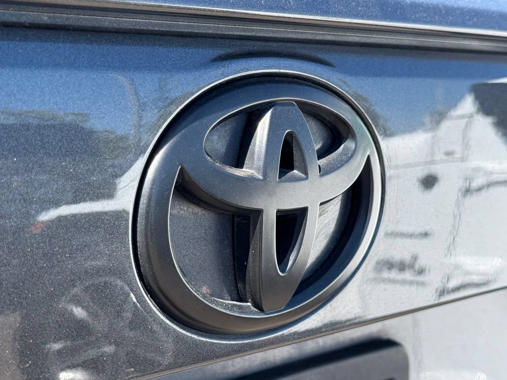 Used 2020 Toyota RAV4 LE FWD image 17